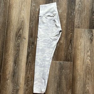 Lululemon White Camo Wunder Under leggings